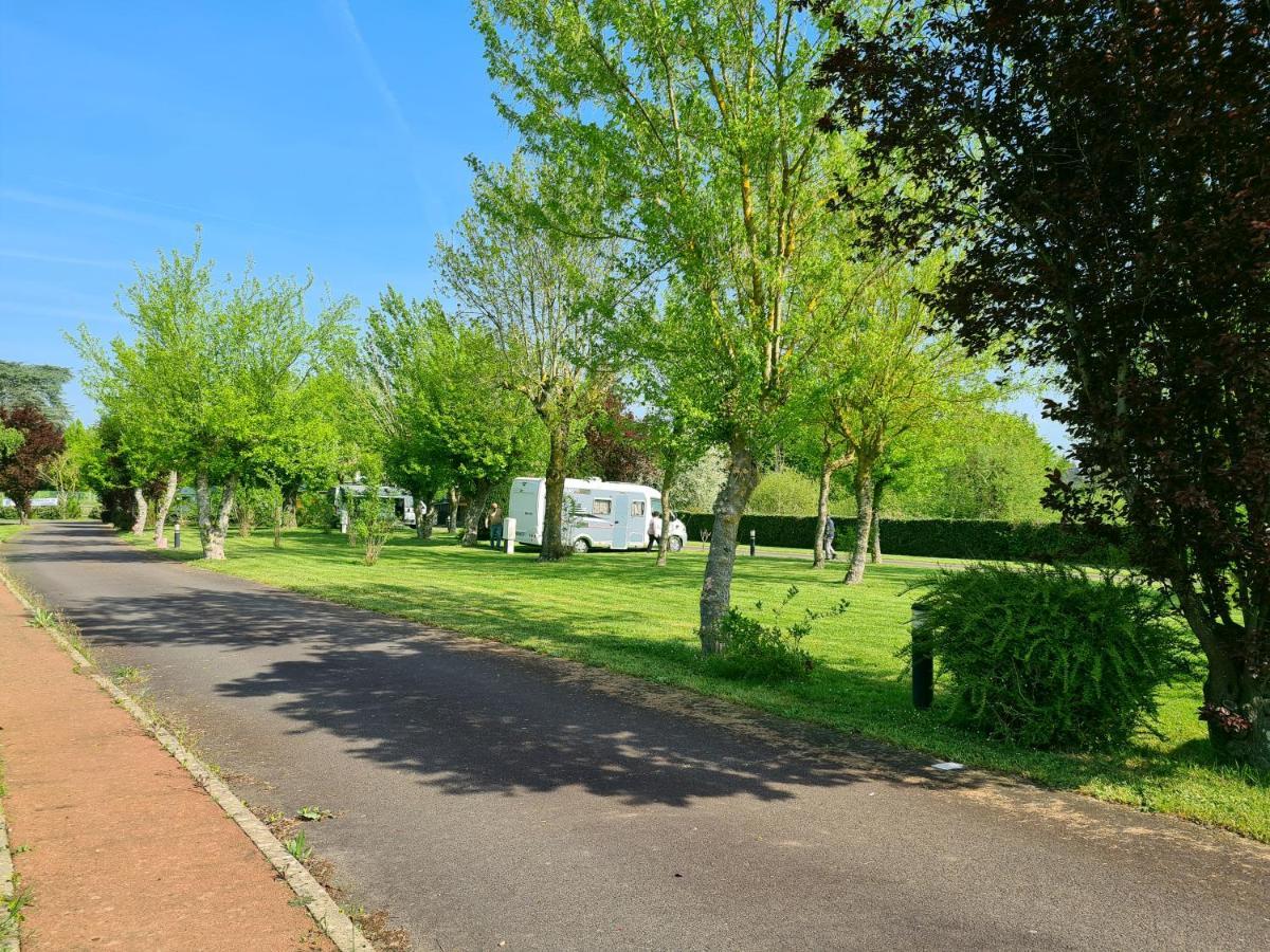 Resort & Camping - Val De Braye Bessé-sur-Braye Exterior foto
